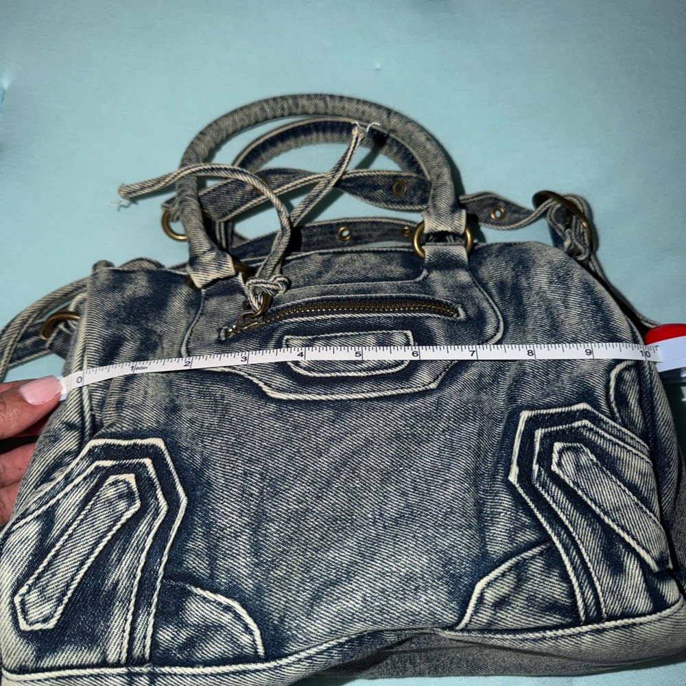 Denim Shoulder Bag

#balenciaga - Picture 9 of 10